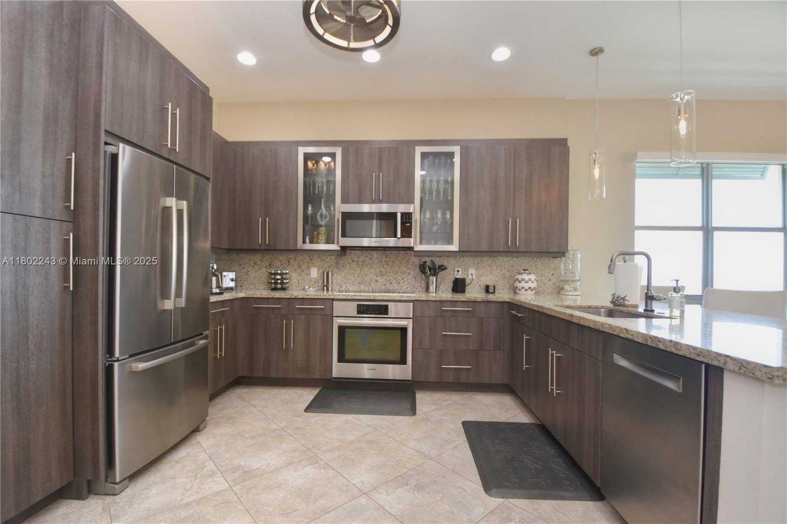 Small Image of 4510 EL MAR DR #405, Lauderdale By The Sea Number 14