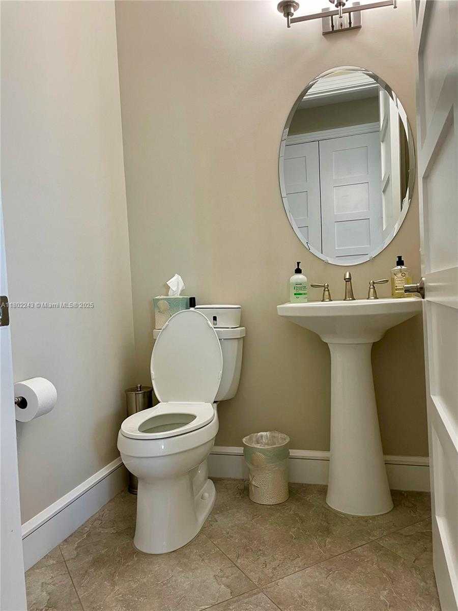 Small Image of 4510 EL MAR DR #405, Lauderdale By The Sea Number 9