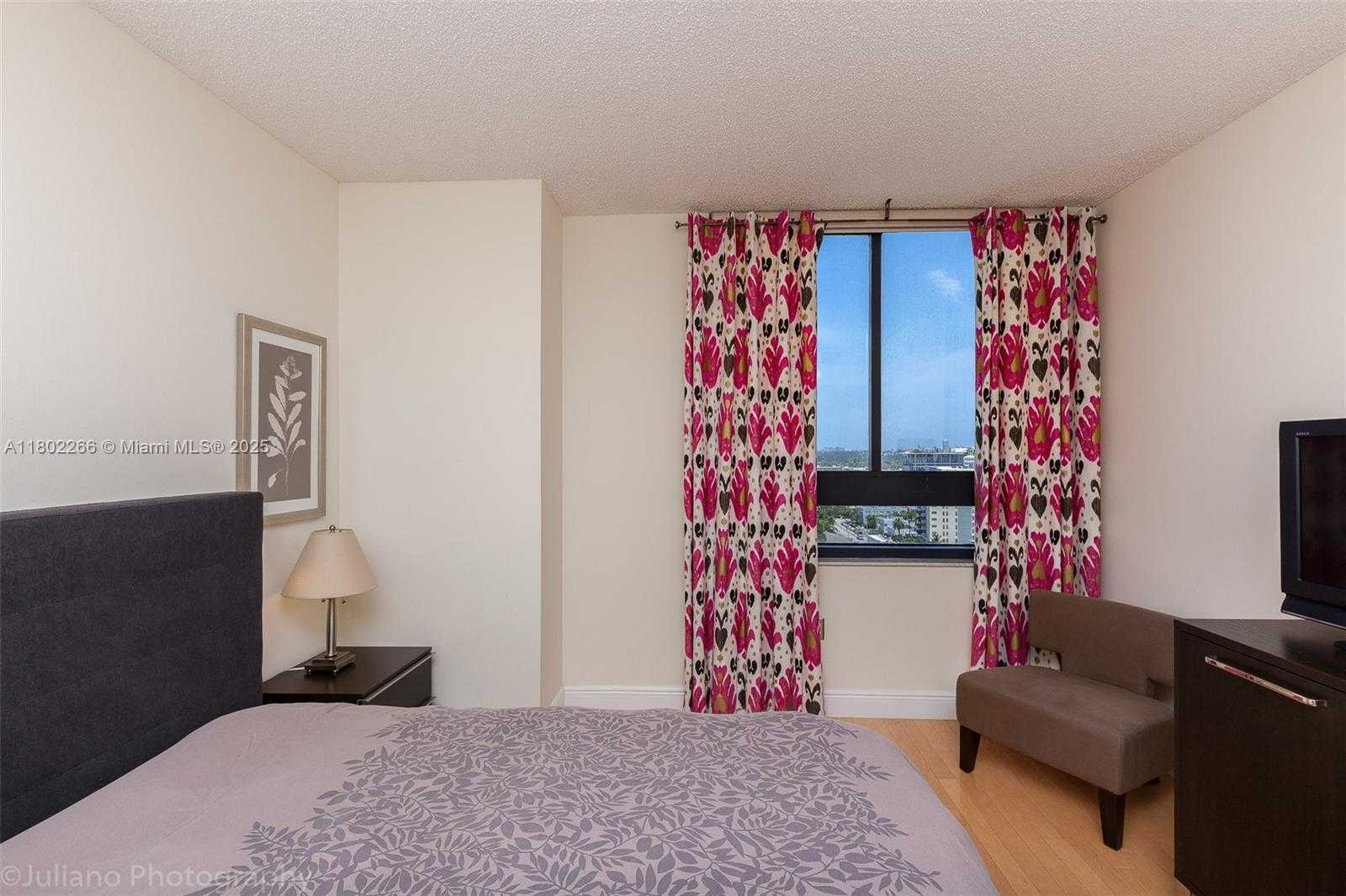 Small Image of 1330 WEST AVE #1613, Miami Beach Number 6