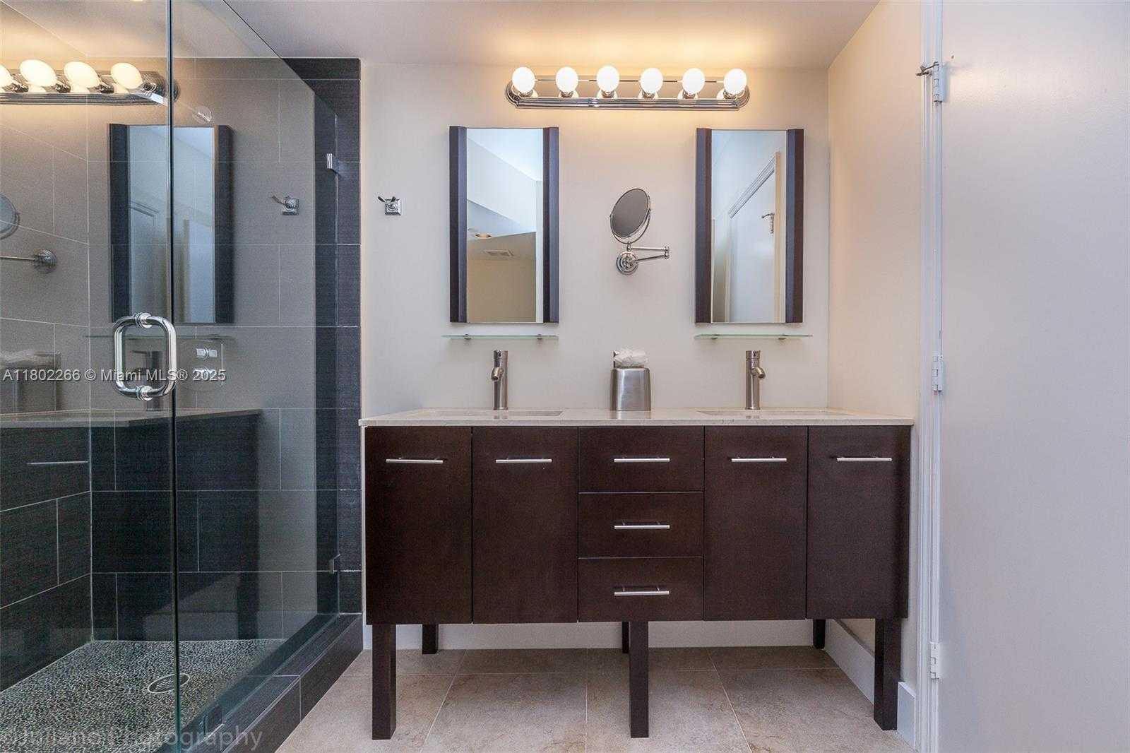 Small Image of 1330 WEST AVE #1613, Miami Beach Number 9