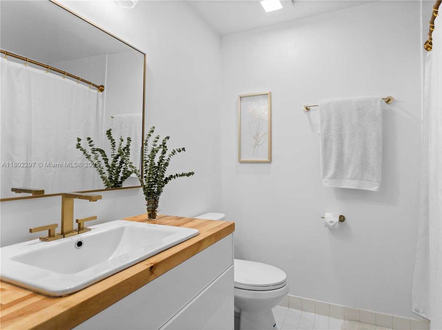 Small Image of 10 SOUTH WEST SOUTH RIVER DR #1715, Miami Number 10