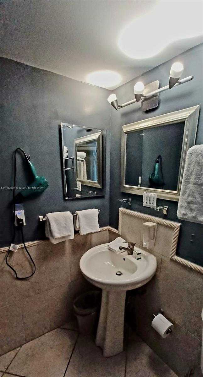 Small Image of 19201 COLLINS AVE #1105, Sunny Isles Beach Number 29
