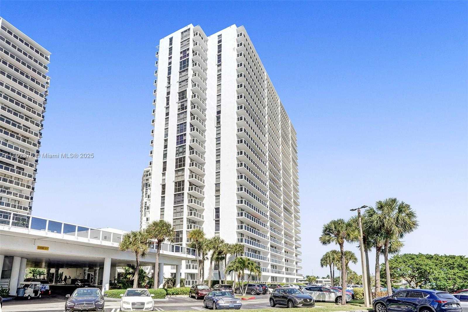 Small Image of 20505 EAST COUNTRY CLUB DR #1932, Aventura Number 2
