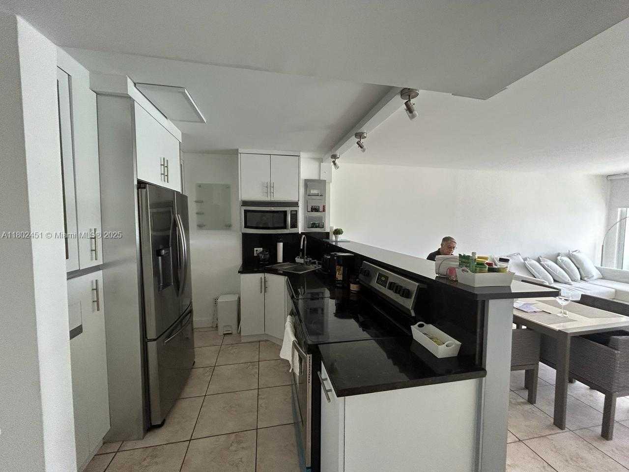 Small Image of 100 BAYVIEW DR #309, Sunny Isles Beach Number 11