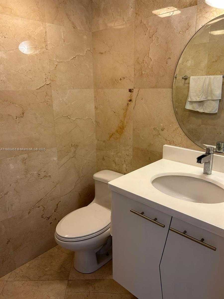 Small Image of 100 BAYVIEW DR #309, Sunny Isles Beach Number 12