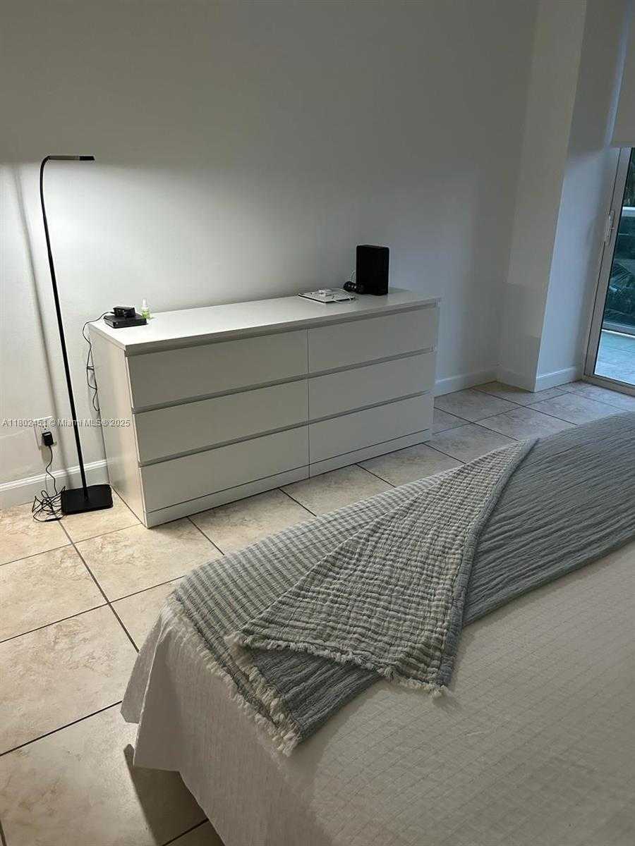 Small Image of 100 BAYVIEW DR #309, Sunny Isles Beach Number 14