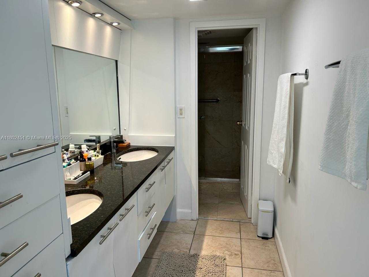 Small Image of 100 BAYVIEW DR #309, Sunny Isles Beach Number 15