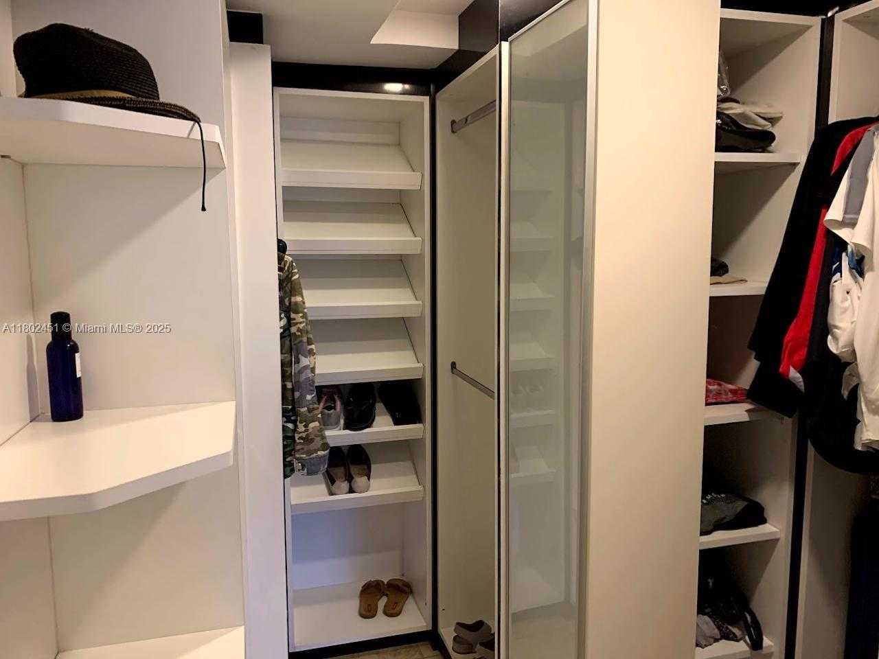 Small Image of 100 BAYVIEW DR #309, Sunny Isles Beach Number 16