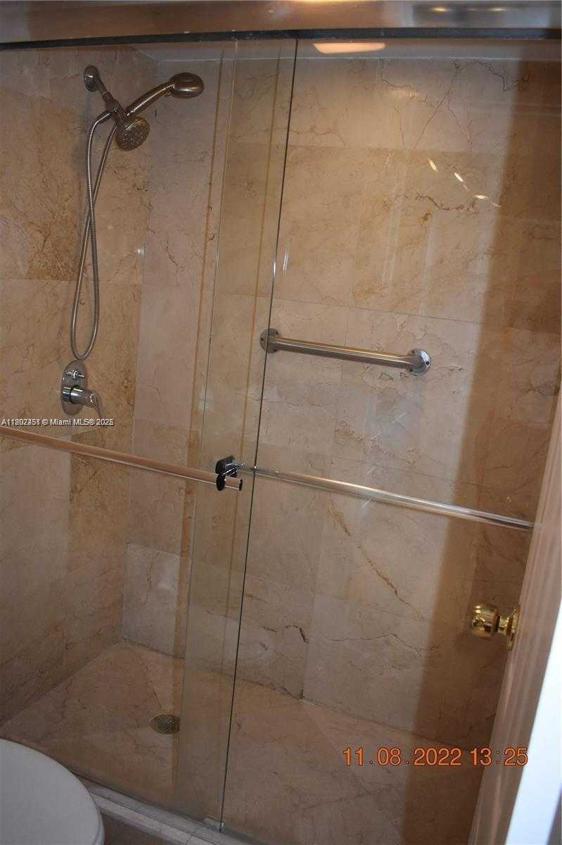 Small Image of 100 BAYVIEW DR #309, Sunny Isles Beach Number 17