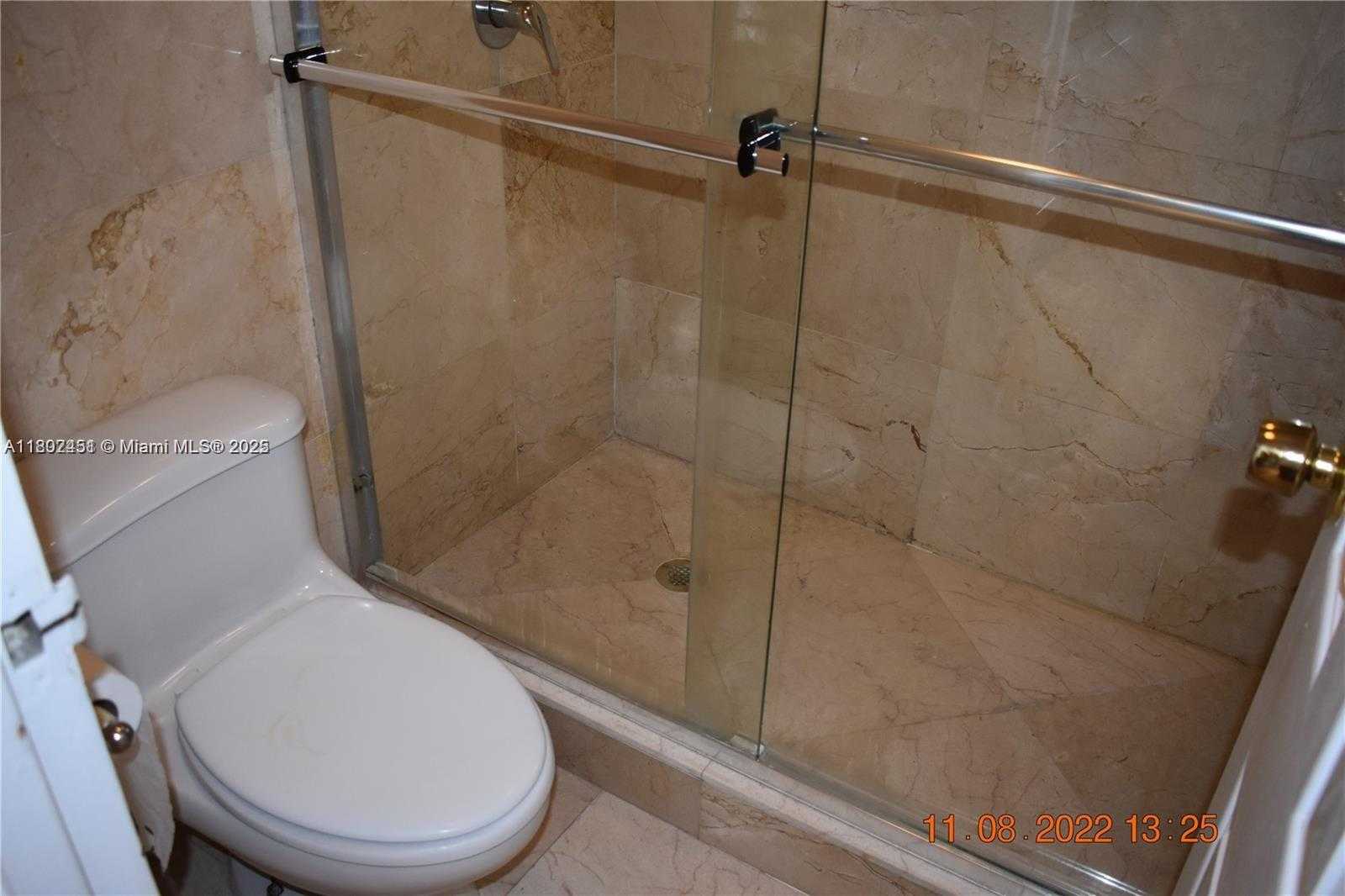 Small Image of 100 BAYVIEW DR #309, Sunny Isles Beach Number 18