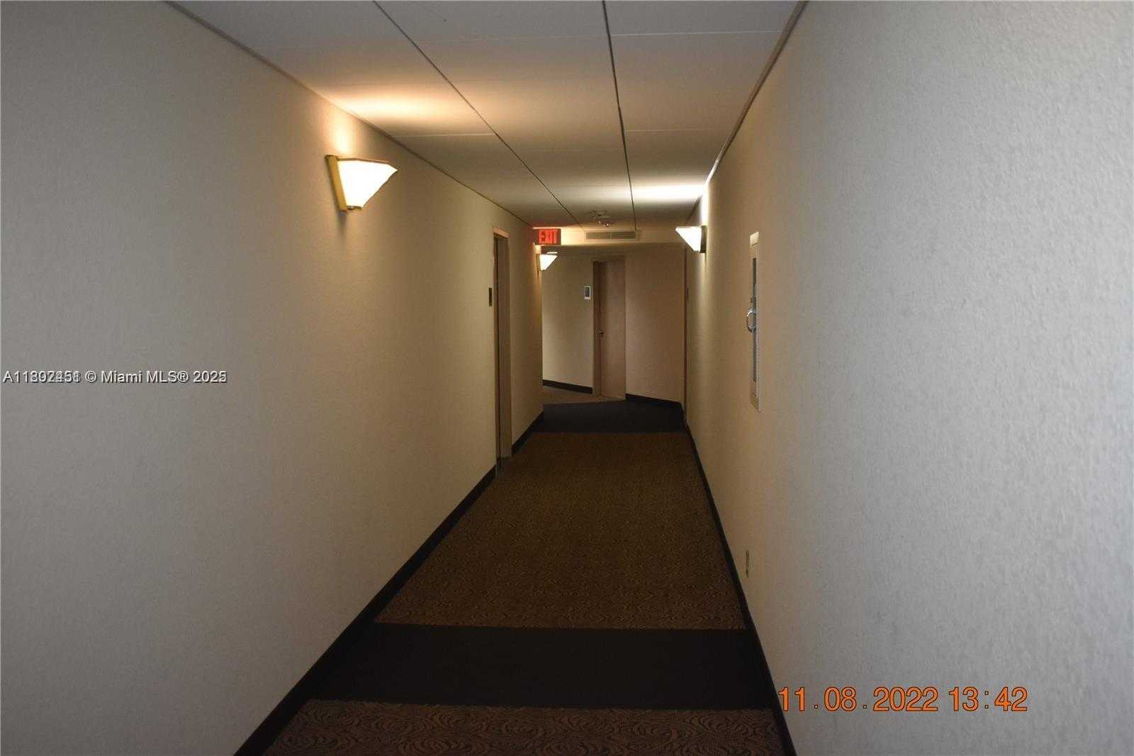 Small Image of 100 BAYVIEW DR #309, Sunny Isles Beach Number 19