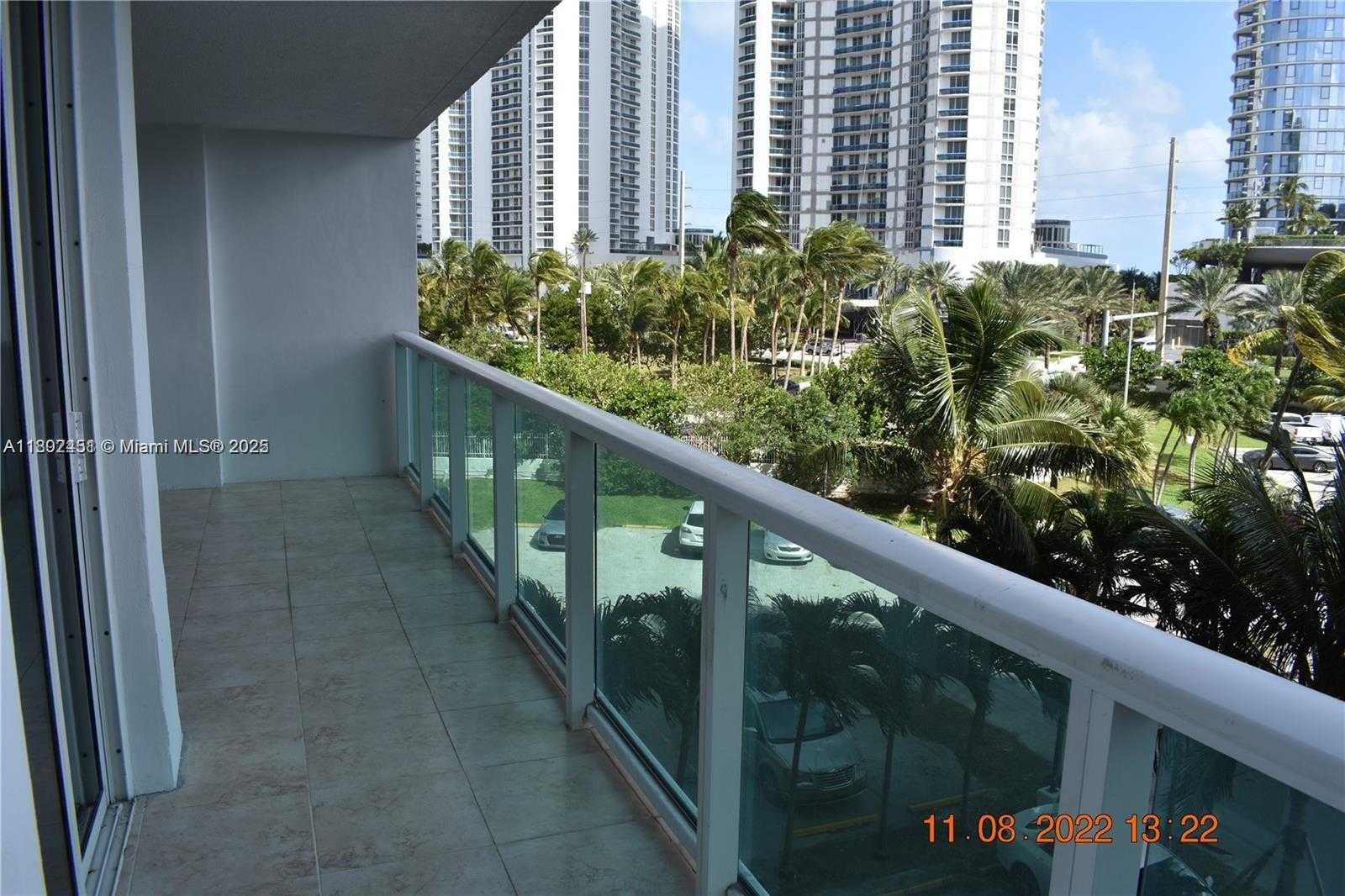 Small Image of 100 BAYVIEW DR #309, Sunny Isles Beach Number 2