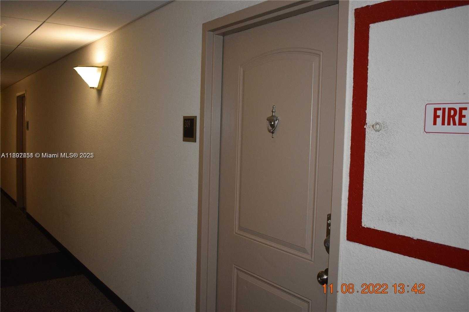 Small Image of 100 BAYVIEW DR #309, Sunny Isles Beach Number 20