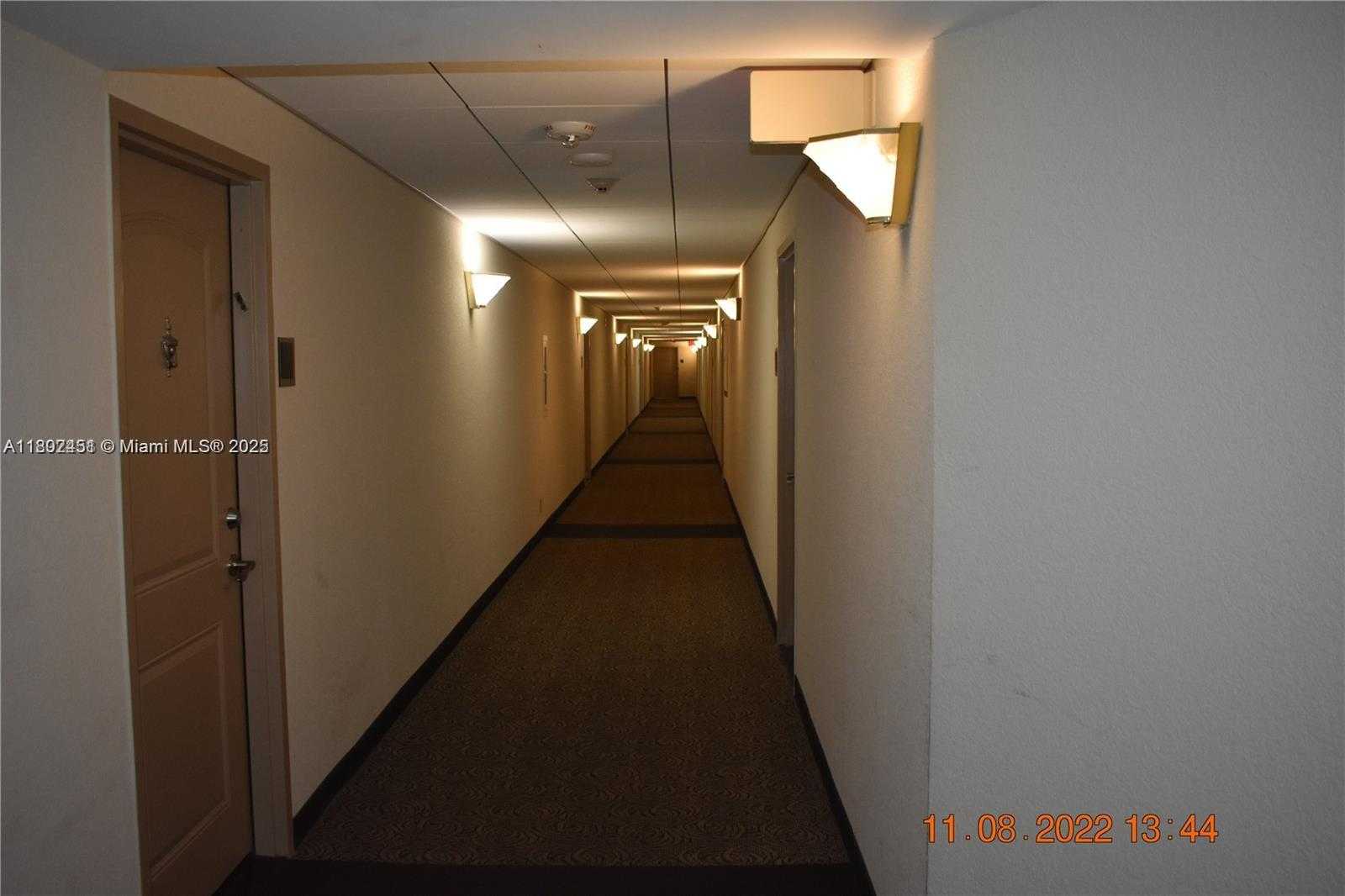 Small Image of 100 BAYVIEW DR #309, Sunny Isles Beach Number 22