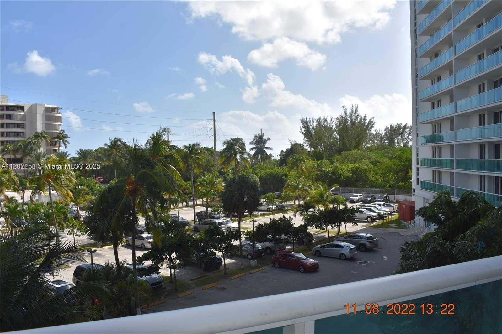 Small Image of 100 BAYVIEW DR #309, Sunny Isles Beach Number 4