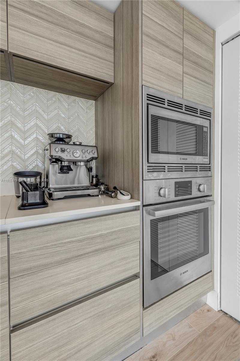 Small Image of 6620 INDIAN CREEK DR #619, Miami Beach Number 16
