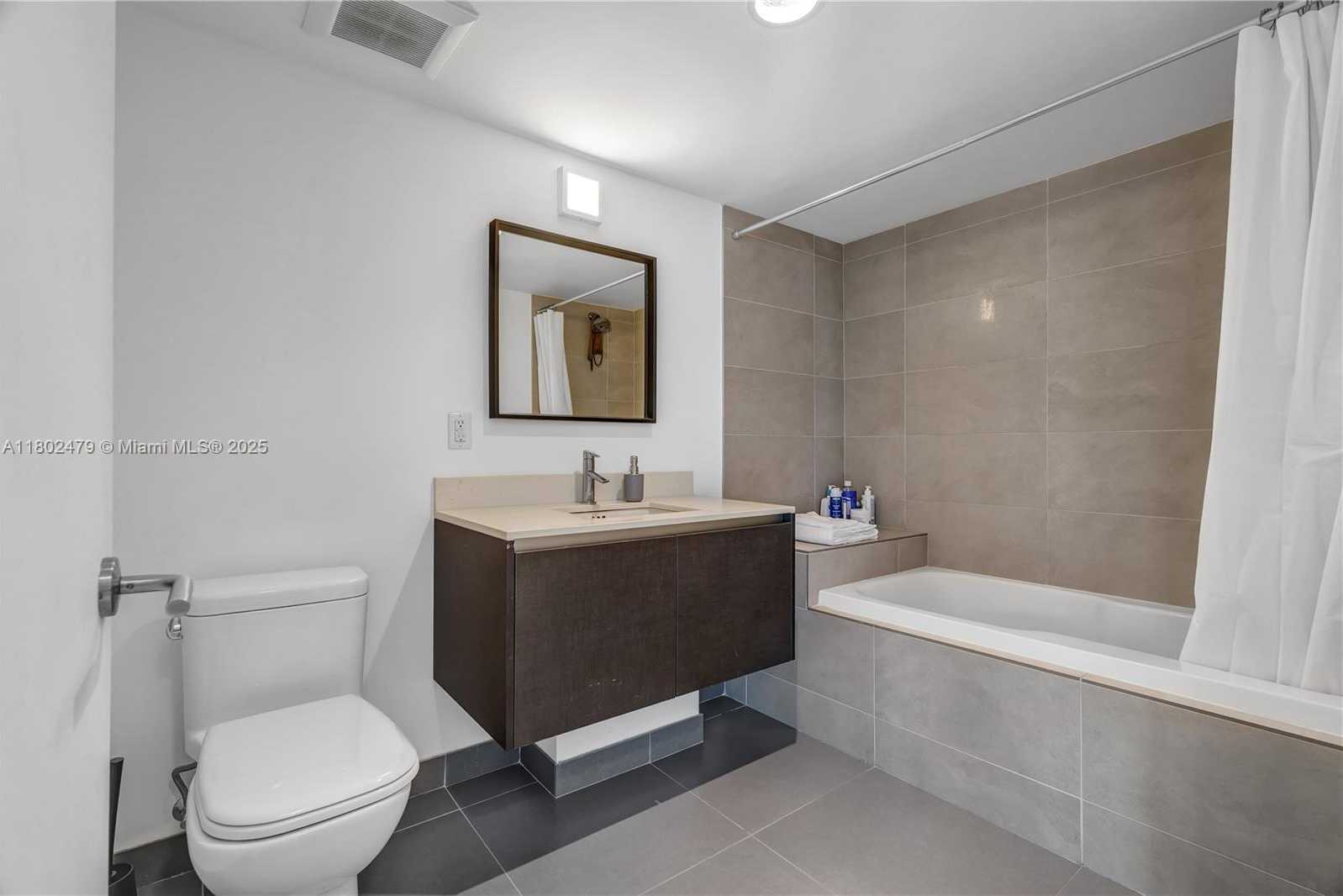 Small Image of 6620 INDIAN CREEK DR #619, Miami Beach Number 29