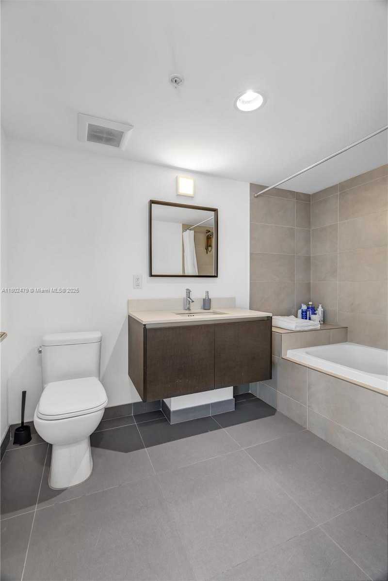 Small Image of 6620 INDIAN CREEK DR #619, Miami Beach Number 30