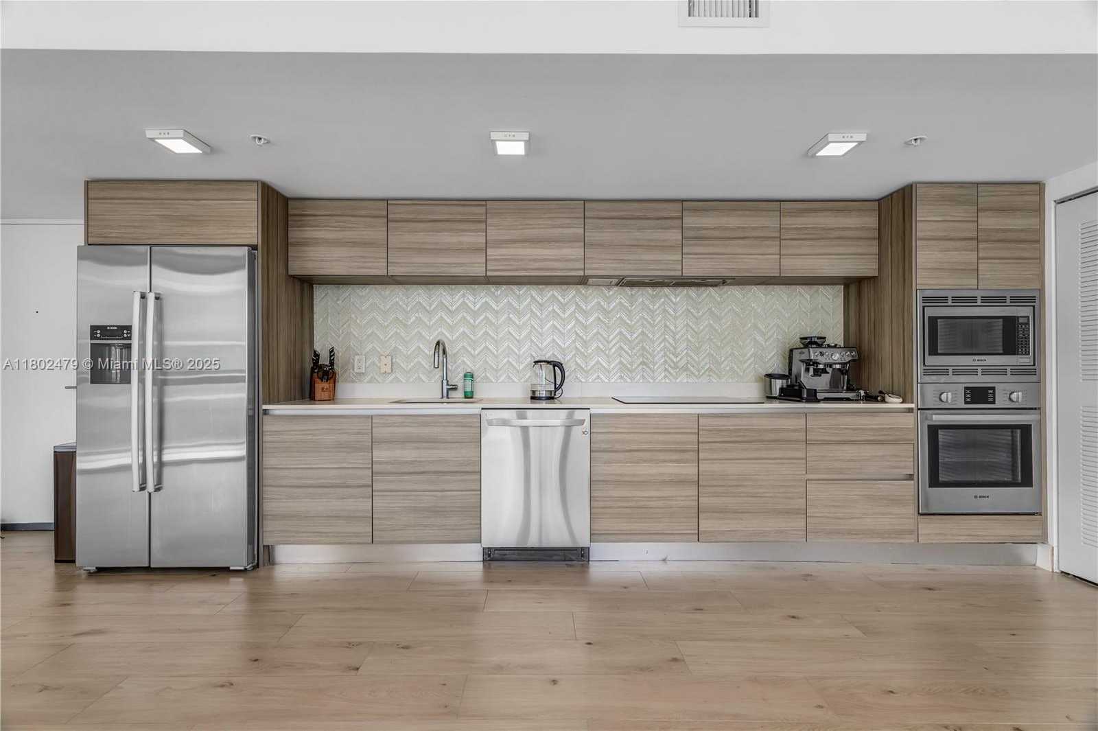 Small Image of 6620 INDIAN CREEK DR #619, Miami Beach Number 8