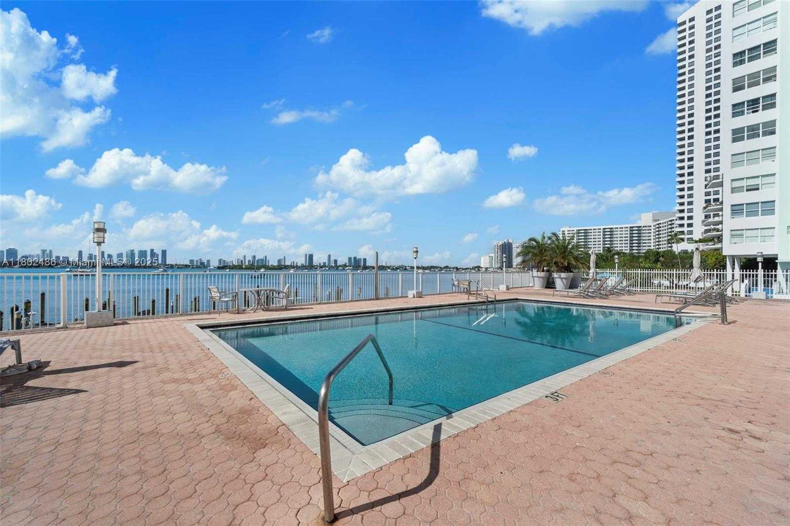 Small Image of 1228 WEST AVE #704, Miami Beach Number 16
