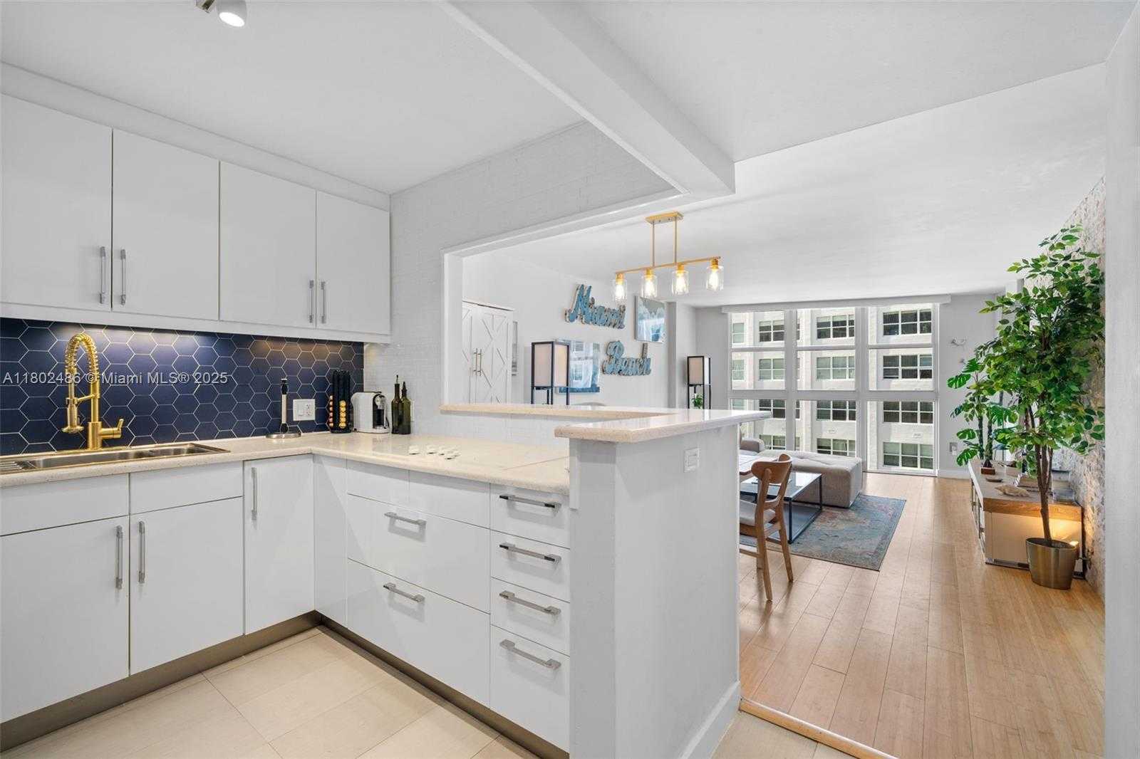 Small Image of 1228 WEST AVE #704, Miami Beach Number 7