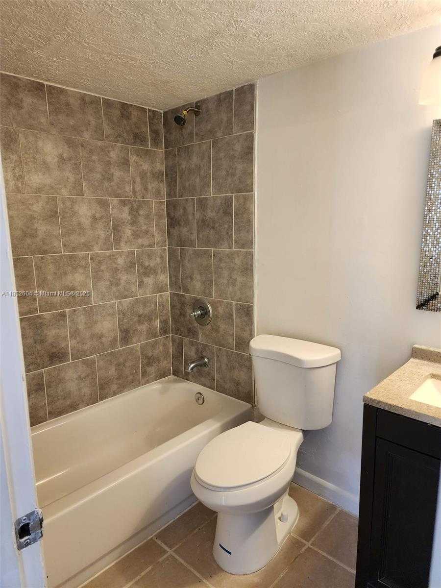Small Image of 6020 SHAKERWOOD CIR #103, Tamarac Number 3