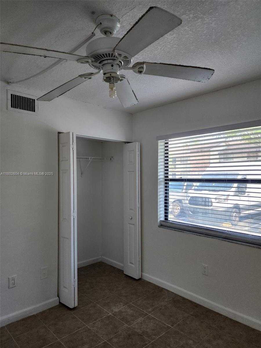Small Image of 6020 SHAKERWOOD CIR #103, Tamarac Number 4
