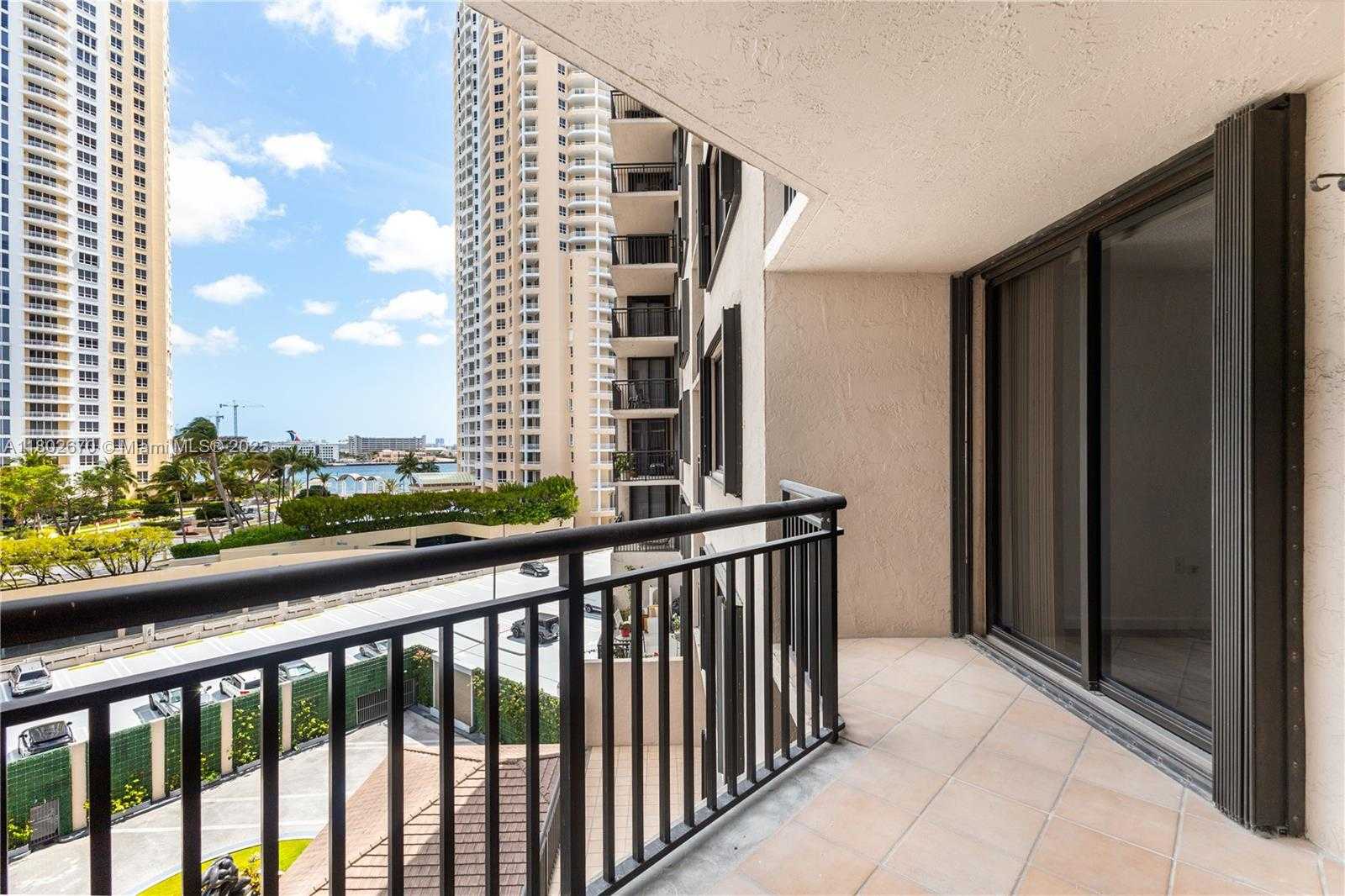 Small Image of 540 BRICKELL KEY DR #904, Miami Number 10