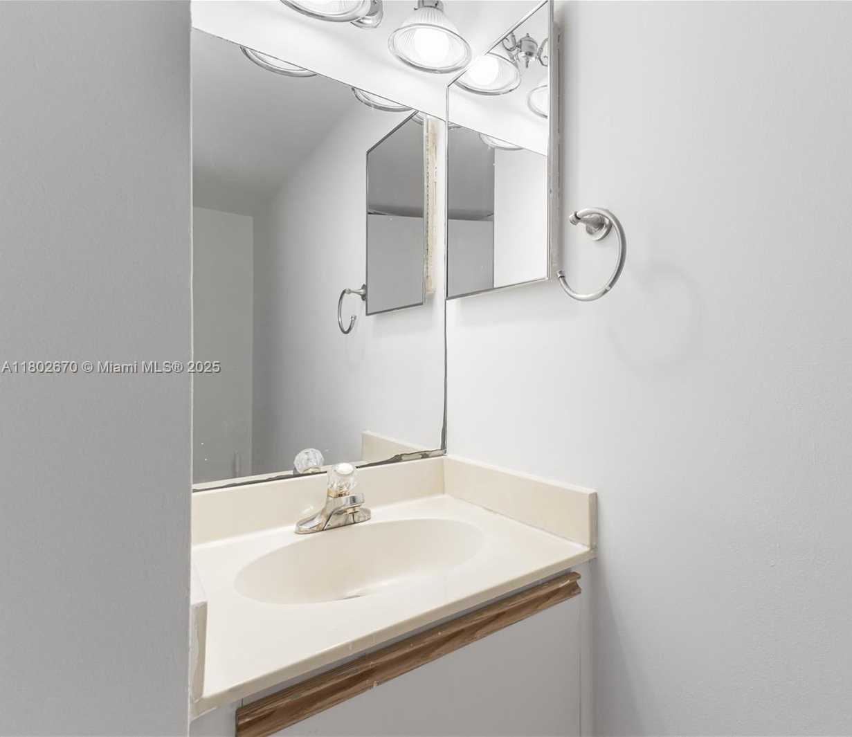 Small Image of 540 BRICKELL KEY DR #904, Miami Number 15