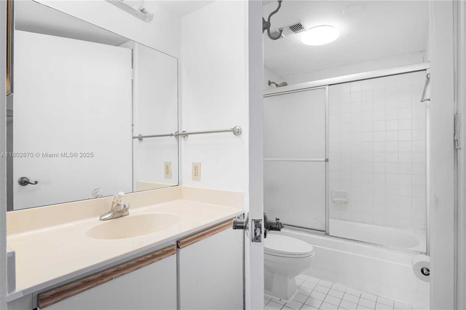 Small Image of 540 BRICKELL KEY DR #904, Miami Number 18