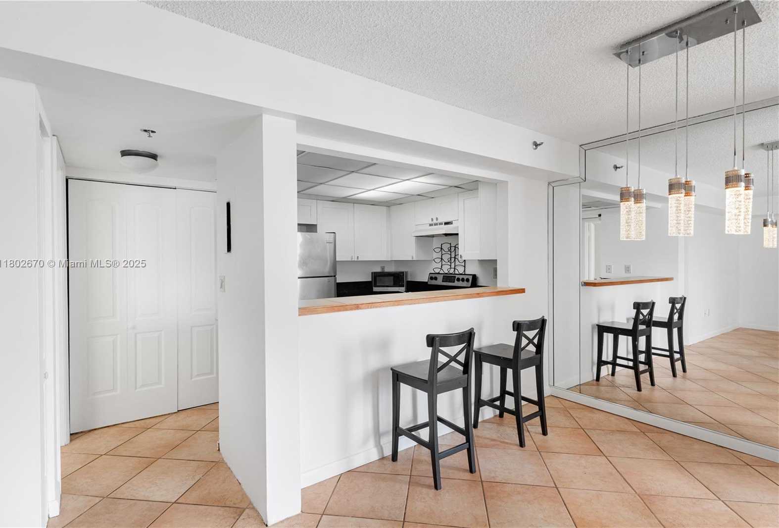 Small Image of 540 BRICKELL KEY DR #904, Miami Number 2
