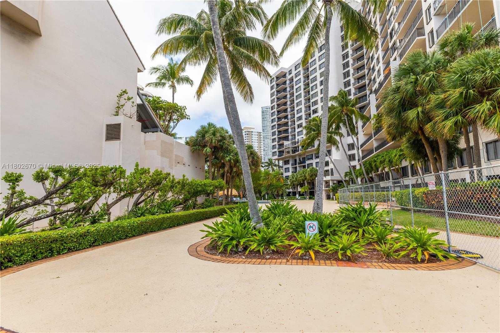 Small Image of 540 BRICKELL KEY DR #904, Miami Number 30
