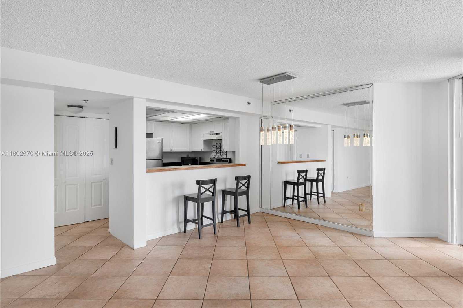 Small Image of 540 BRICKELL KEY DR #904, Miami Number 4
