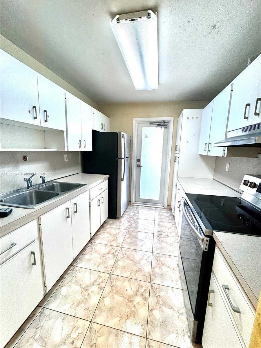 Small Image of 1030 9TH ST #403, Miami Beach Number 12