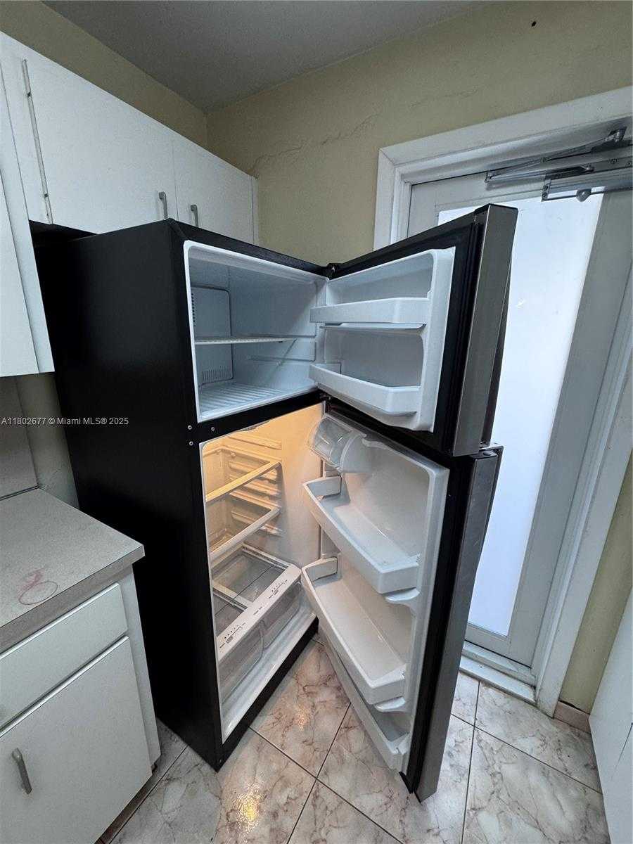 Small Image of 1030 9TH ST #403, Miami Beach Number 13