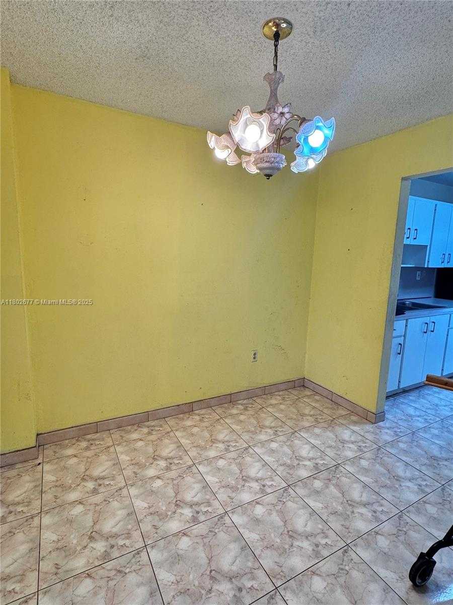 Small Image of 1030 9TH ST #403, Miami Beach Number 14