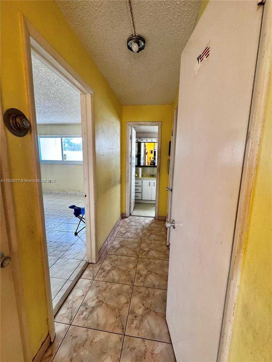 Small Image of 1030 9TH ST #403, Miami Beach Number 15
