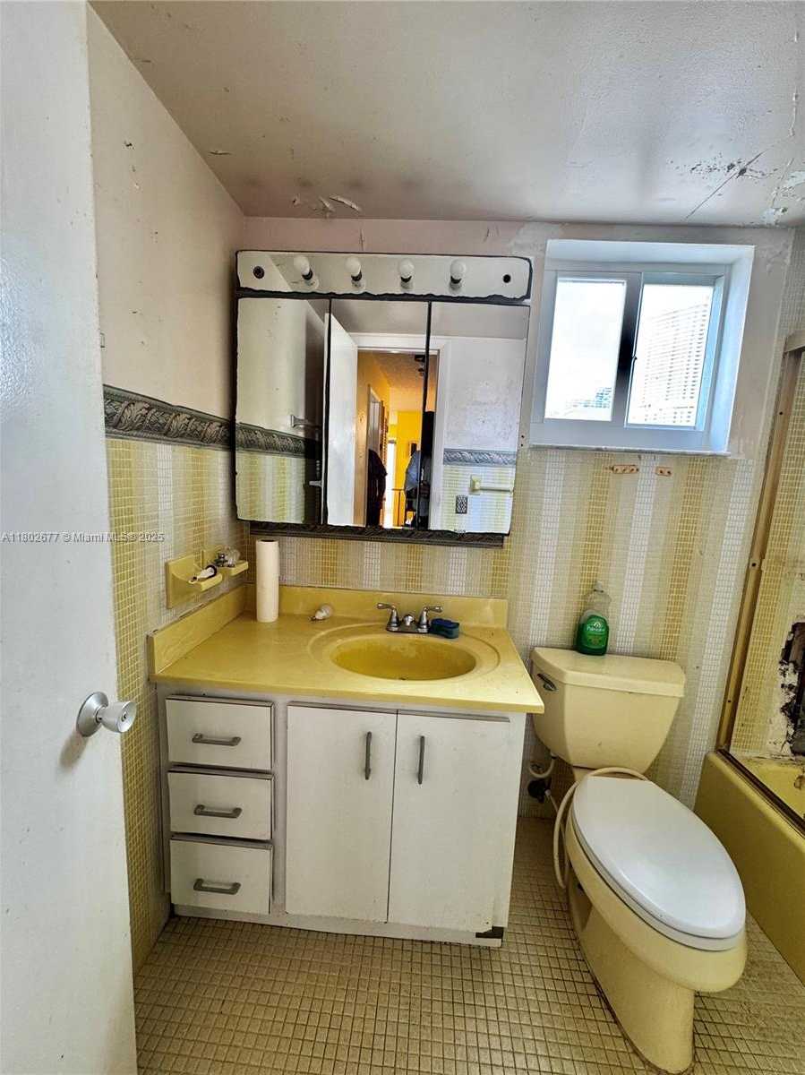 Small Image of 1030 9TH ST #403, Miami Beach Number 17