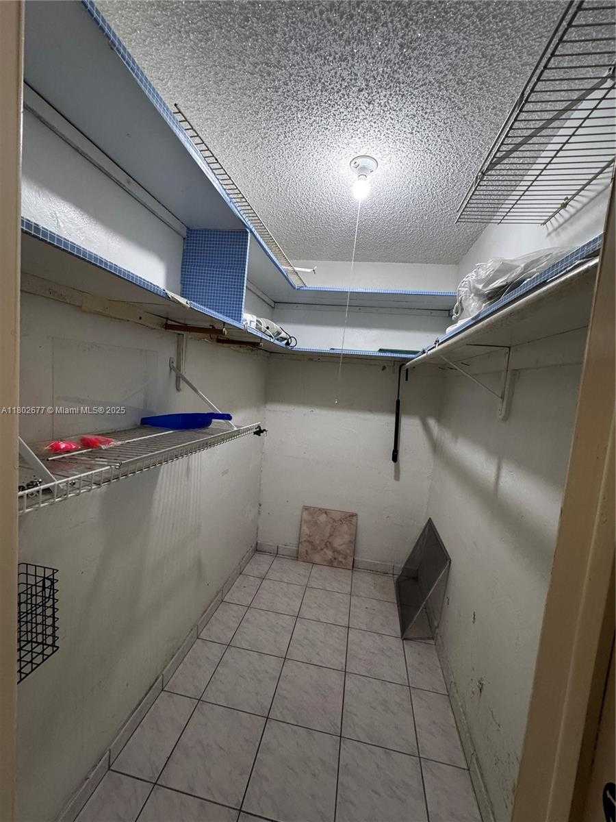 Small Image of 1030 9TH ST #403, Miami Beach Number 18