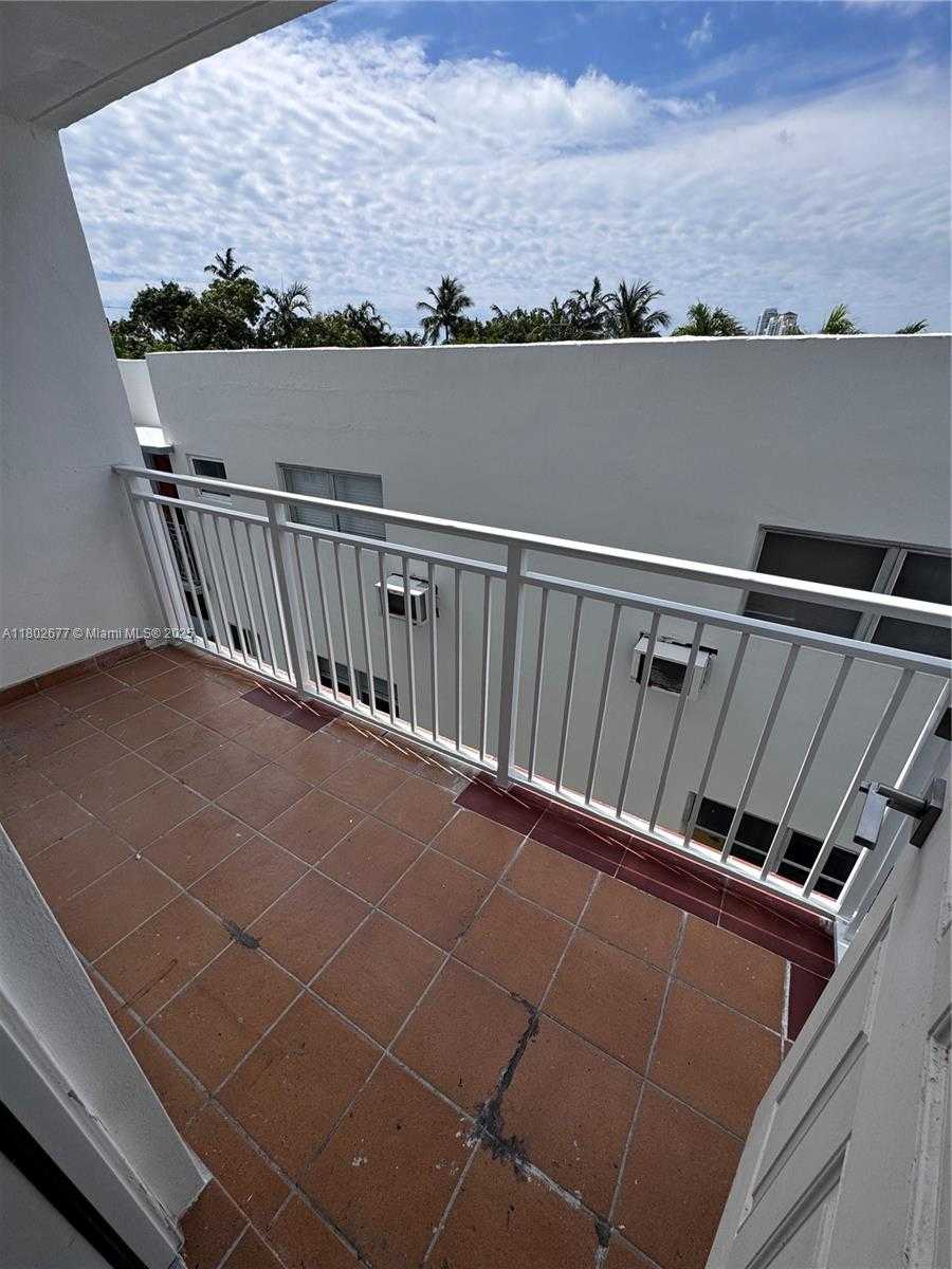 Small Image of 1030 9TH ST #403, Miami Beach Number 19