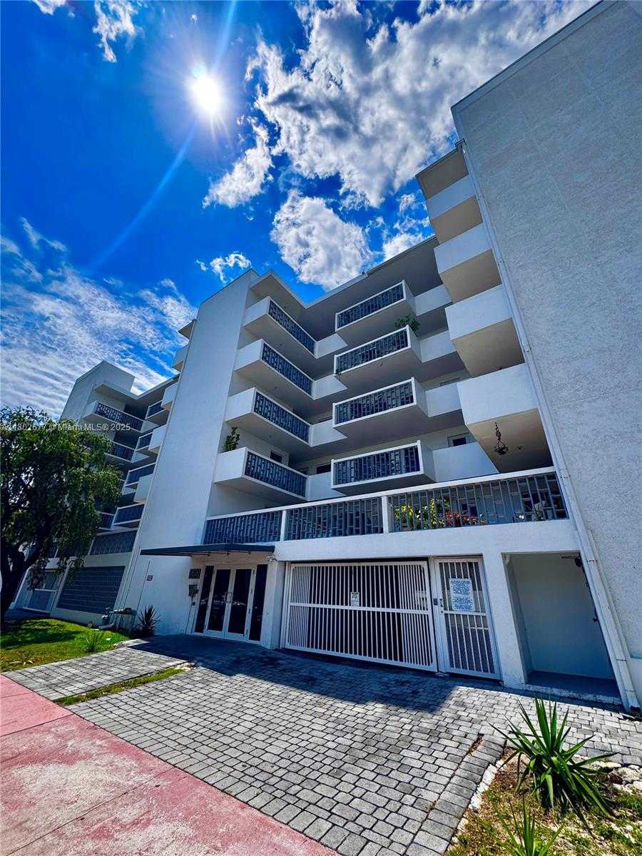 Small Image of 1030 9TH ST #403, Miami Beach Number 23