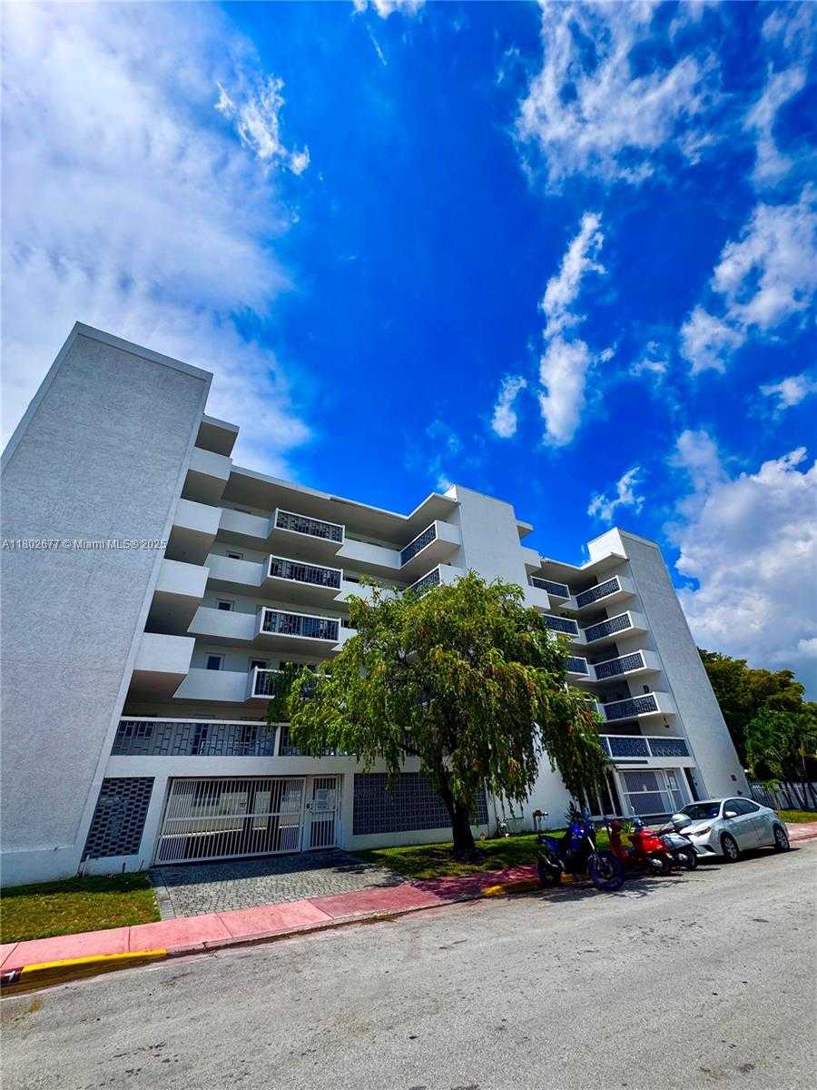 Small Image of 1030 9TH ST #403, Miami Beach Number 24