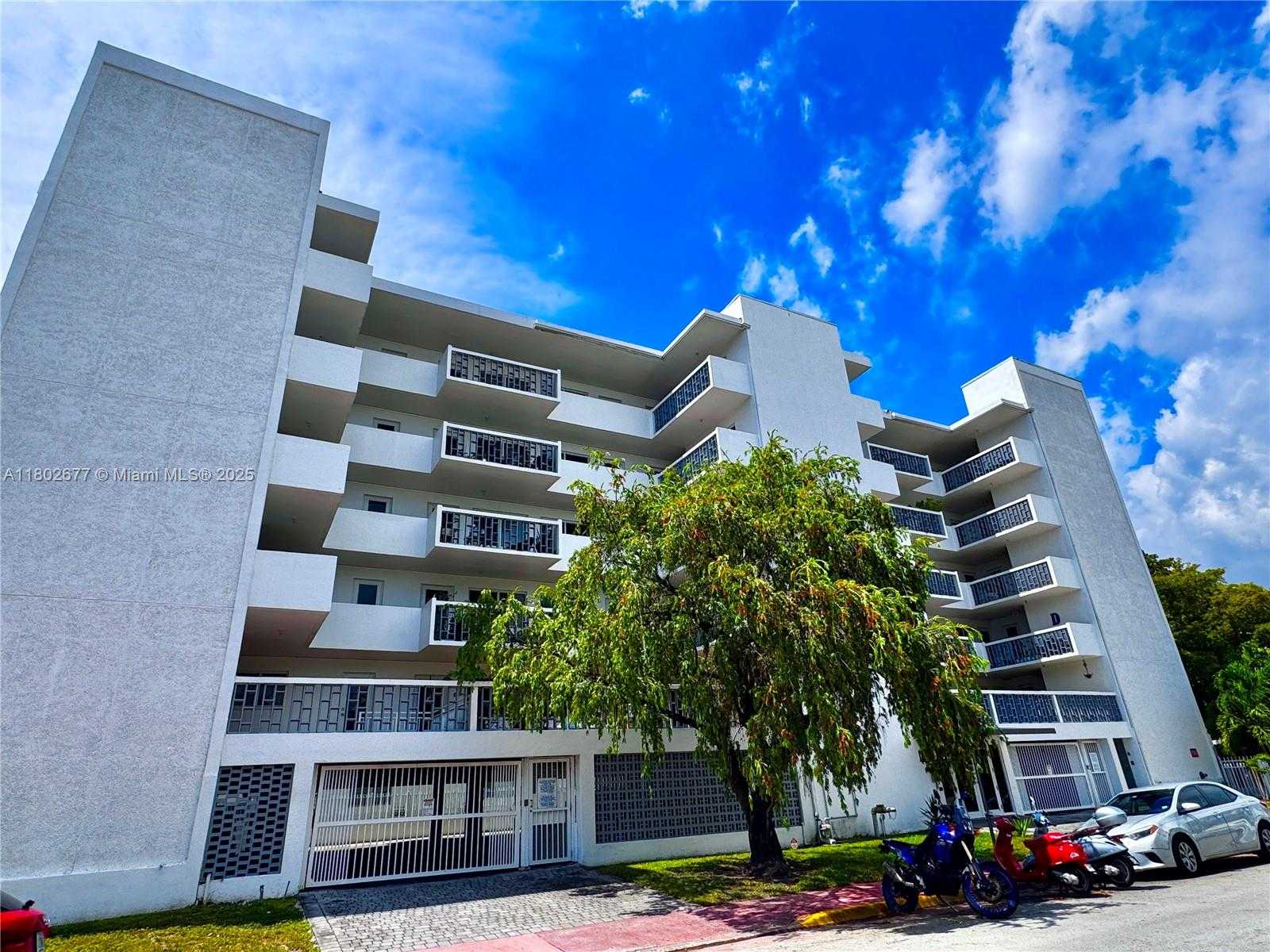 Small Image of 1030 9TH ST #403, Miami Beach Number 4