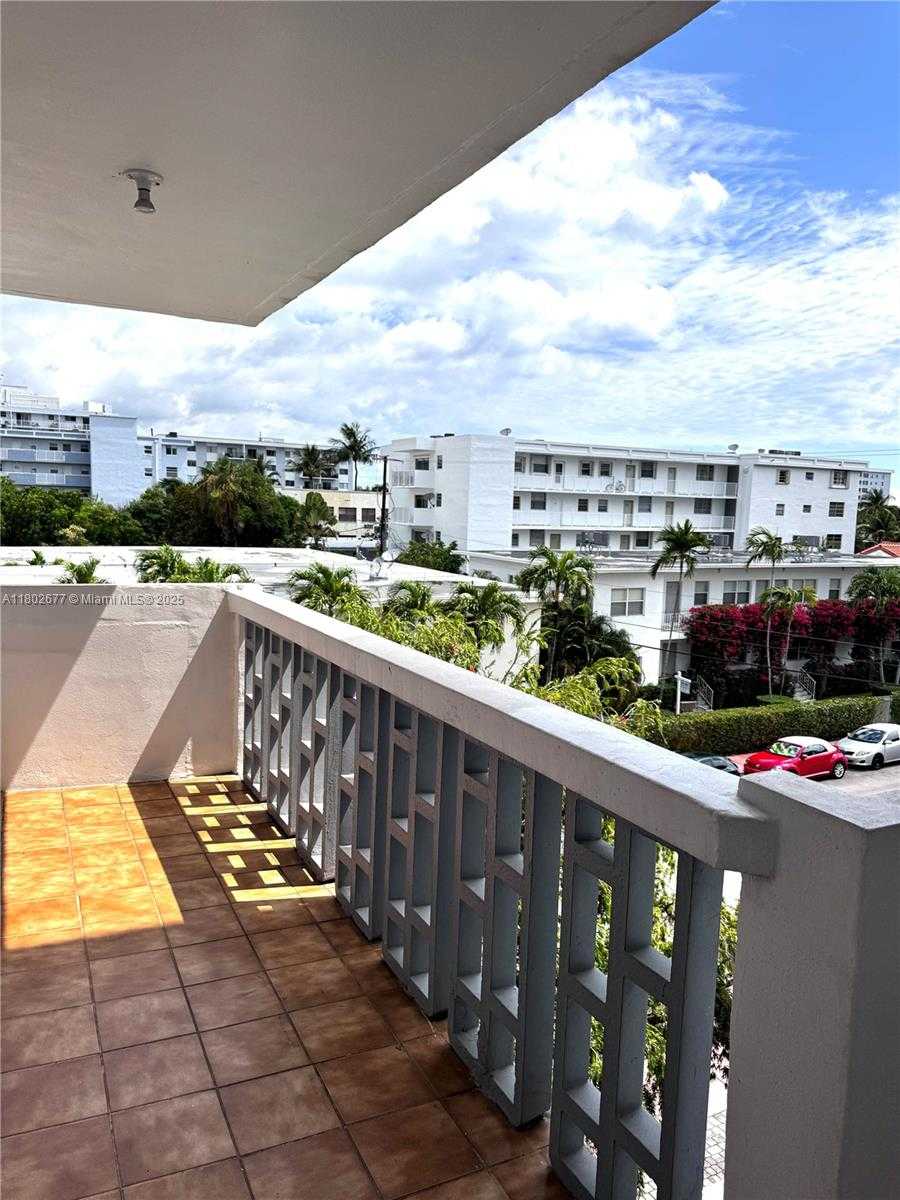 Small Image of 1030 9TH ST #403, Miami Beach Number 6