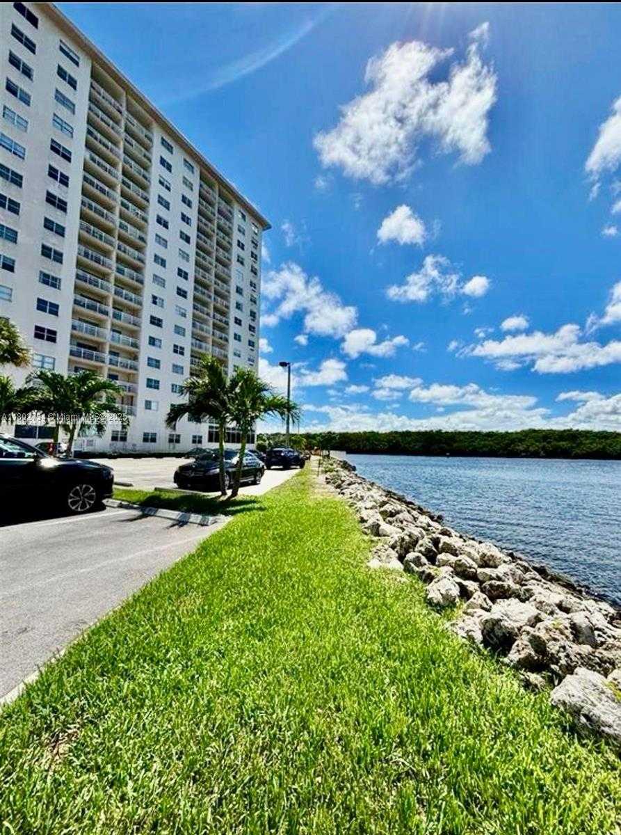Small Image of 400 KINGS POINT DRIVE #928, Sunny Isles Beach Number 13
