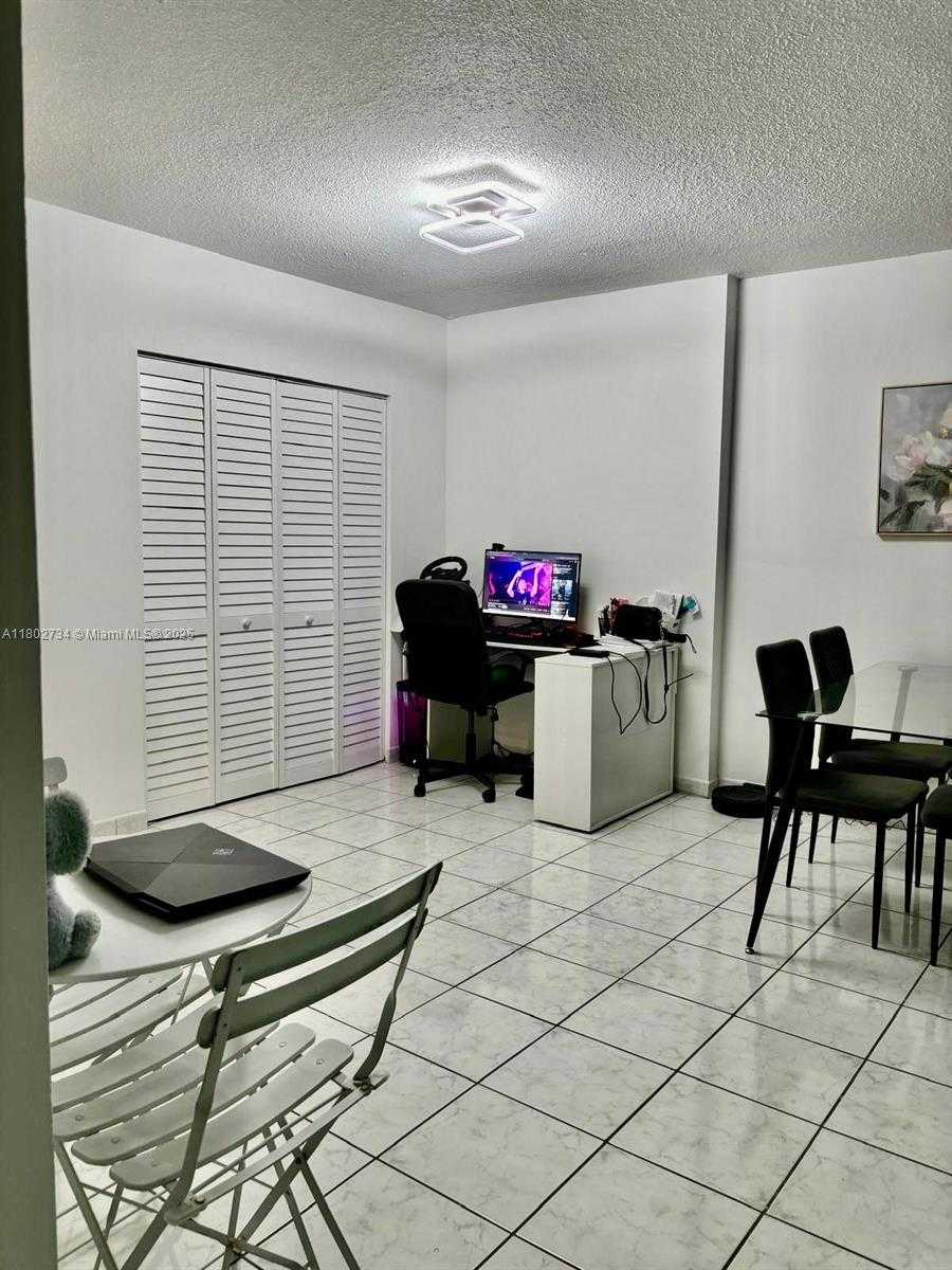 Small Image of 400 KINGS POINT DRIVE #928, Sunny Isles Beach Number 2