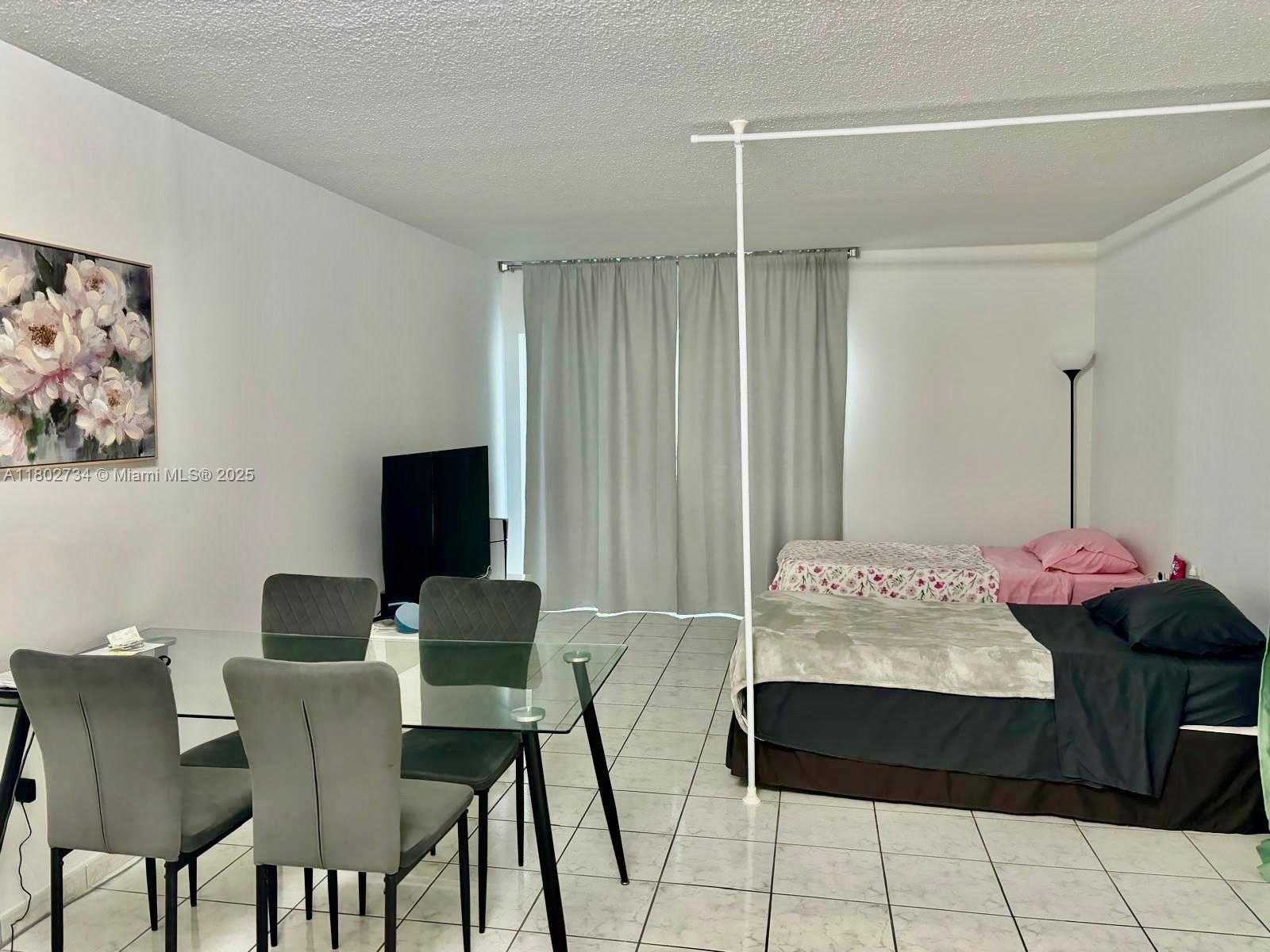 Small Image of 400 KINGS POINT DRIVE #928, Sunny Isles Beach Number 3