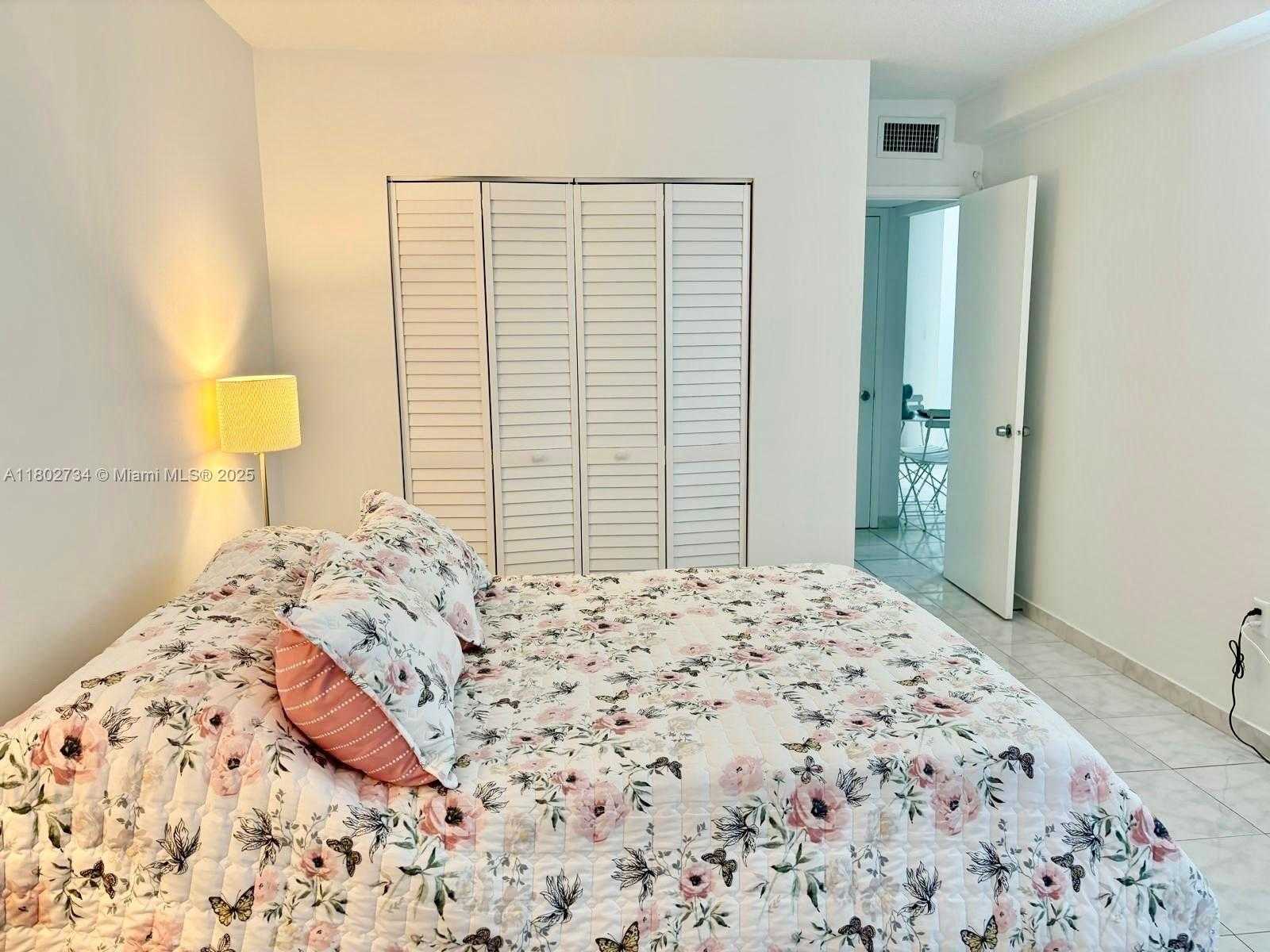 Small Image of 400 KINGS POINT DRIVE #928, Sunny Isles Beach Number 4