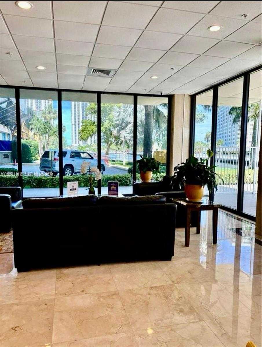 Small Image of 400 KINGS POINT DRIVE #928, Sunny Isles Beach Number 9