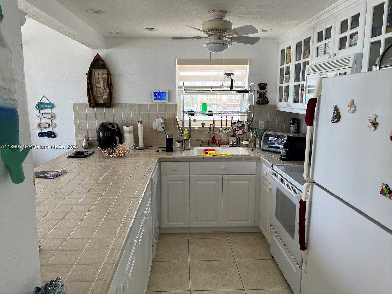 Small Image of 400 NORTH SURF RD #506, Hollywood Number 7